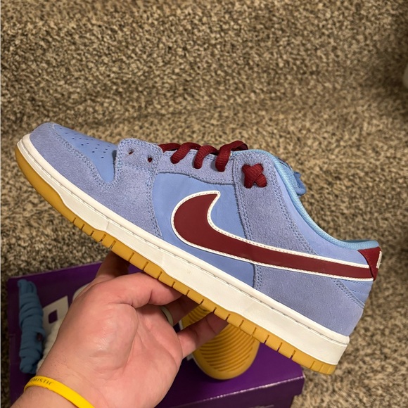 Nike SB Dunk Low Pro 'Phillies' like NEW. 9 men's